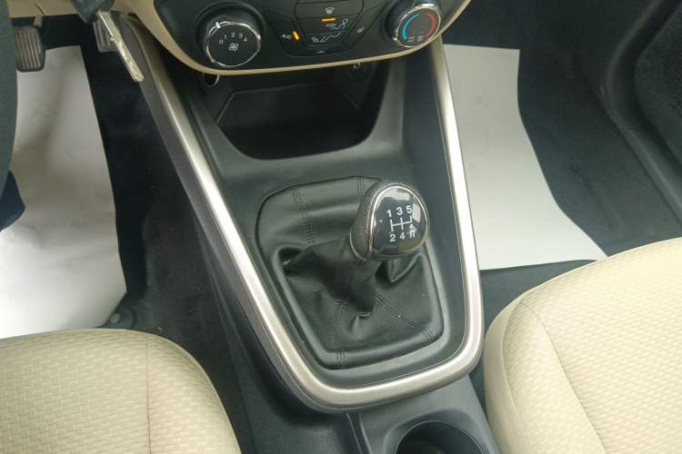 Used Ford Escort 2017 Revised Version 1.5L Manual Comfort Edition Gear Lever