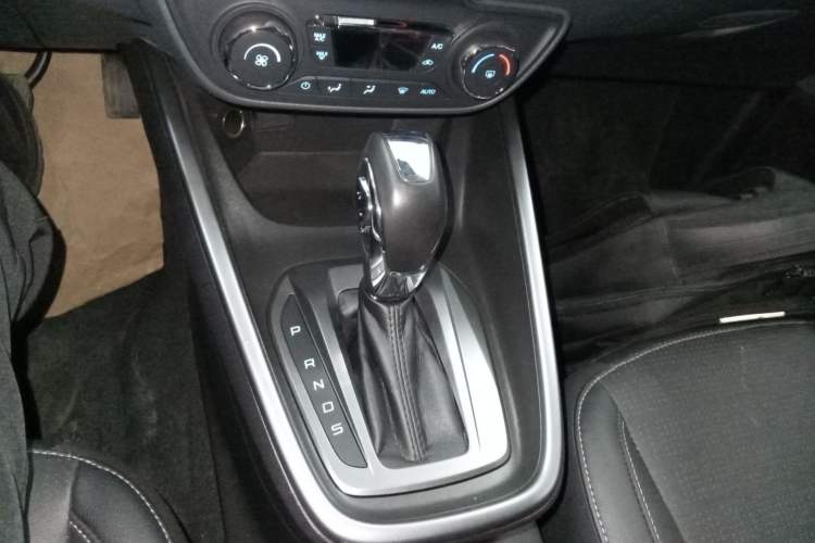 Used Ford Escort 2017 Happiness Edition 1.5L Automatic Fashion Version Gear Lever
