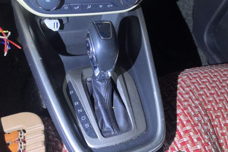 Used Ford Escort 2017 Happiness Edition 1.5L Automatic Fashion Version Gear Lever