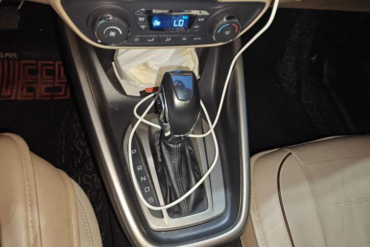 Used Ford Escort 2017 Happiness Edition 1.5L Automatic Fashion Version Gear Lever