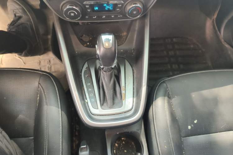 Used Ford Escort 2017 Happiness Edition 1.5L Automatic Fashion Version Gear Lever