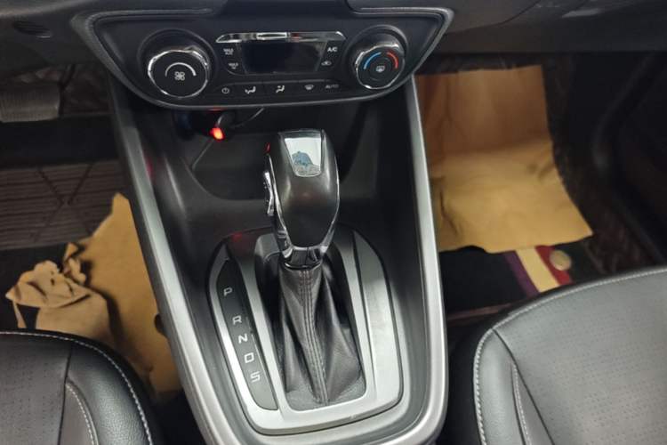 Used Ford Escort 2017 Happiness Edition 1.5L Automatic Fashion Version Gear Lever