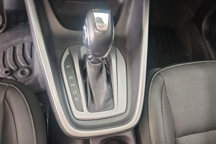 Used Ford Escort 2017 Happiness Edition 1.5L Automatic Fashion Version Gear Lever