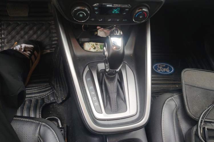 Used Ford Escort 2017 Happiness Edition 1.5L Automatic Fashion Version Gear Lever