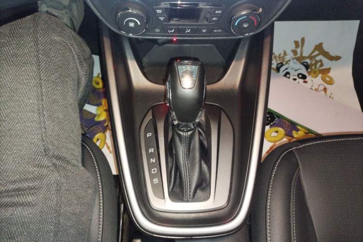 Used Ford Escort 2017 Happiness Edition 1.5L Automatic Fashion Version Gear Lever