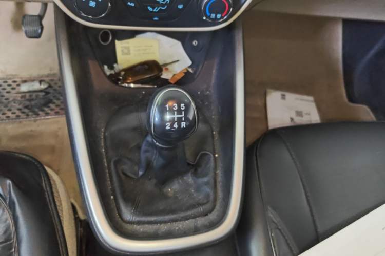 Used Ford Escort 2017 1.5L Manual Comfort Model Gear Lever