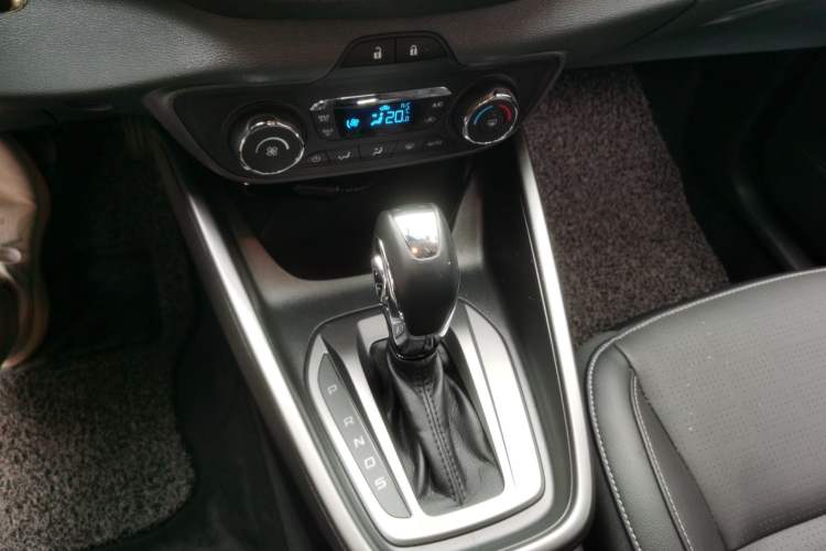 Used Ford Escort 2017 Happiness Edition 1.5L Automatic Fashion Version Gear Lever