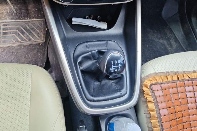 Used Ford Escort 2017 1.5L Manual Comfort Model Gear Lever