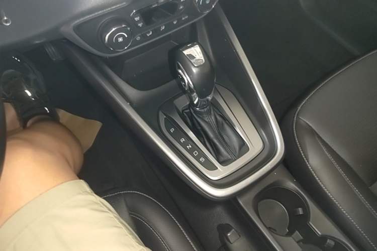 Used Ford Escort 2017 Happiness Edition 1.5L Automatic Fashion Version Gear Lever