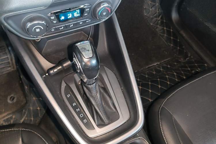 Used Ford Escort 2017 Happiness Edition 1.5L Automatic Fashion Version Gear Lever