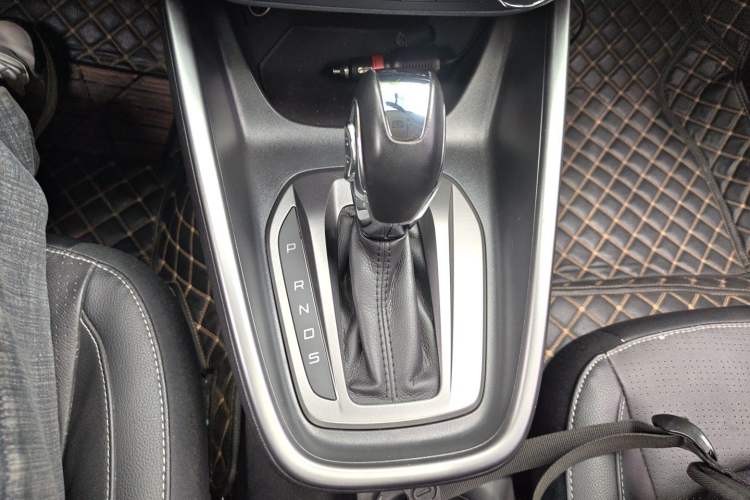 Used Ford Escort 2017 Happiness Edition 1.5L Automatic Fashion Version Gear Lever