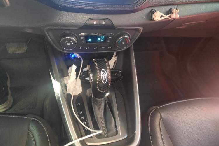 Used Ford Escort 2017 Happiness Edition 1.5L Automatic Fashion Version Gear Lever