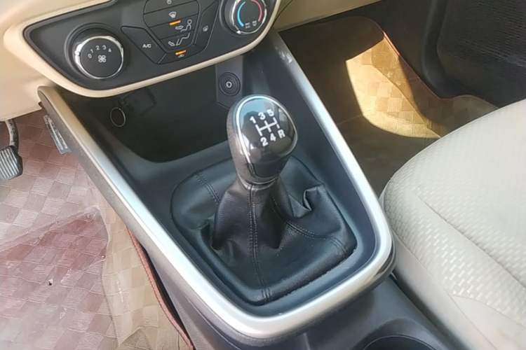 Used Ford Escort 2017 Revised Version 1.5L Manual Comfort Edition Gear Lever