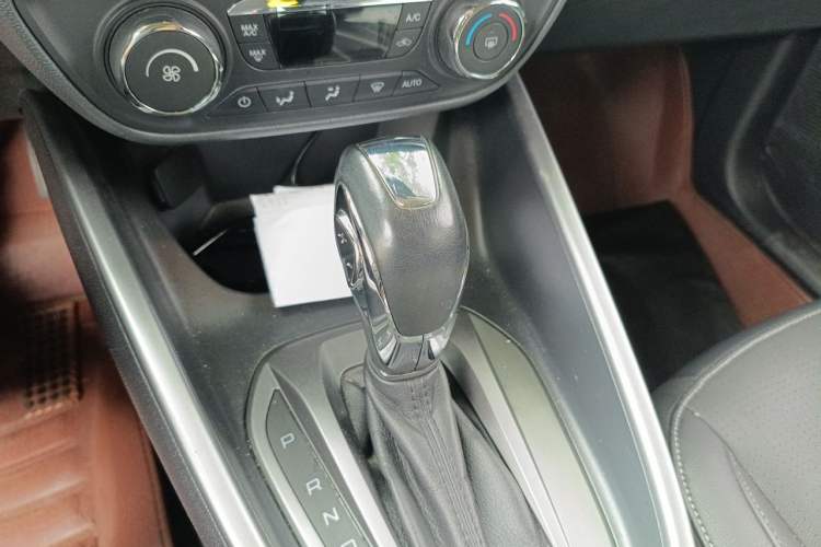 Used Ford Escort 2017 Happiness Edition 1.5L Automatic Fashion Version Gear Lever