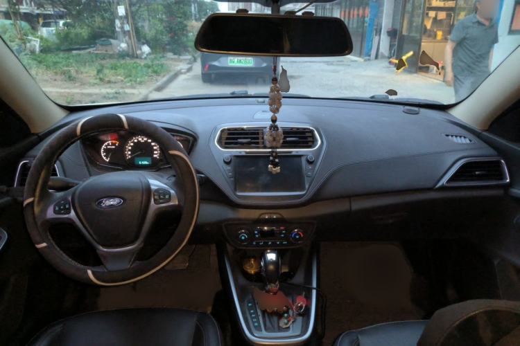Used Ford Escort 2017 Happiness Edition 1.5L Automatic Fashion Version Interior 2