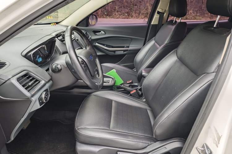 Used Ford Escort 2017 Happiness Edition 1.5L Automatic Fashion Version Interior 2
