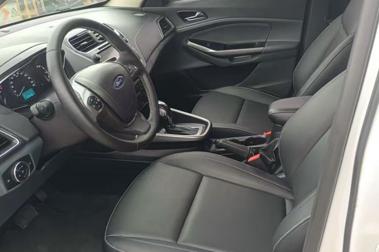 Used Ford Escort 2017 Happiness Edition 1.5L Automatic Fashion Version Interior 2