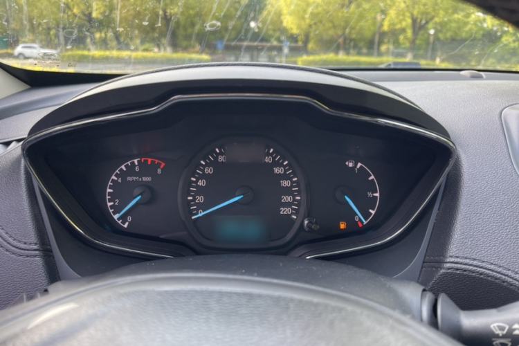 Used Ford Escort 2017 Happiness Edition 1.5L Automatic Fashion Version Interior 3