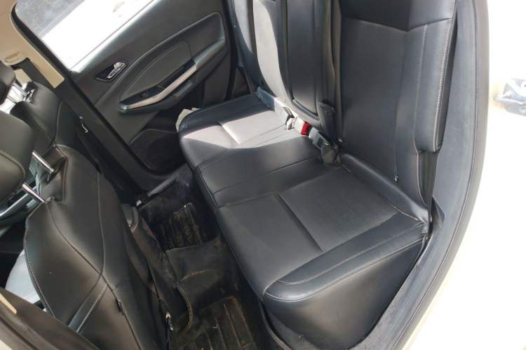 Used Ford Escort 2017 Happiness Edition 1.5L Automatic Fashion Version Interior 4