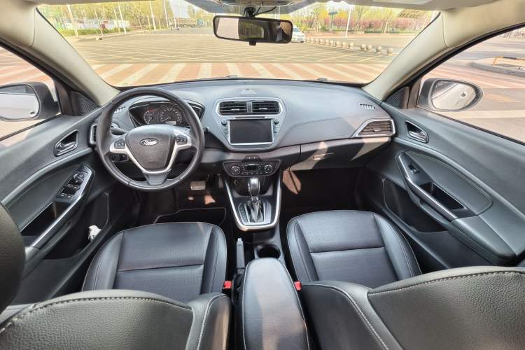 Used Ford Escort 2017 Happiness Edition 1.5L Automatic Fashion Version Interior 4