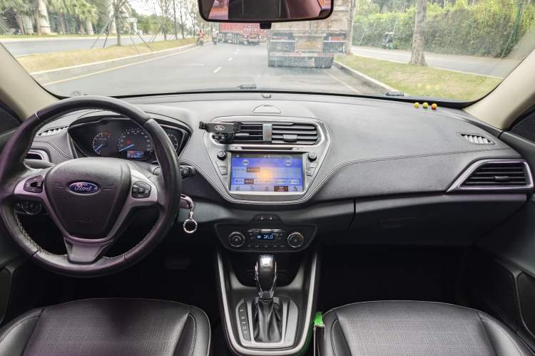 Used Ford Escort 2017 Happiness Edition 1.5L Automatic Fashion Version Interior 4