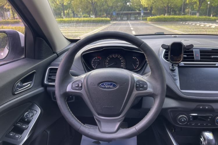 Used Ford Escort 2017 Happiness Edition 1.5L Automatic Fashion Version Interior 9