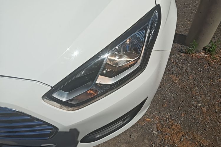 Used Ford Escort 2017 Revised Version 1.5L Manual Comfort Edition Left Front Headlight