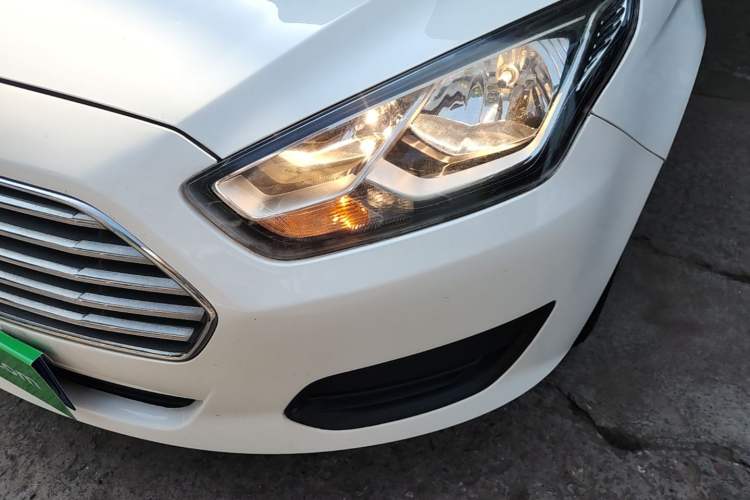 Used Ford Escort 2017 Revised Version 1.5L Manual Comfort Edition Left Front Headlight