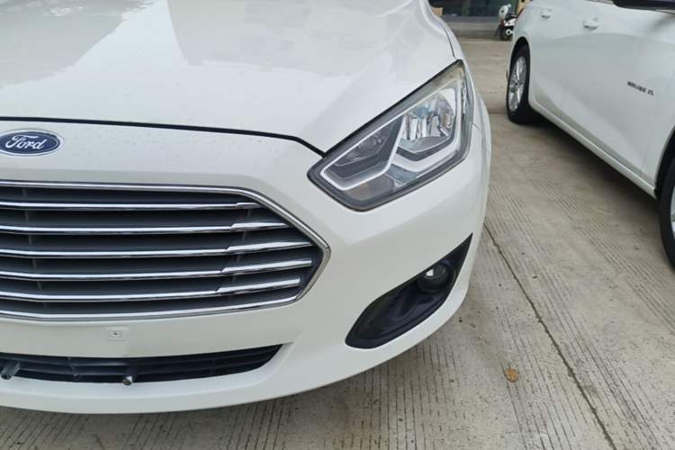 Used Ford Escort 2017 Happiness Edition 1.5L Automatic Fashion Version Left Front Headlight