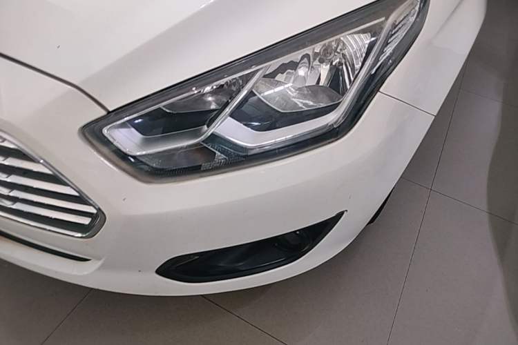 Used Ford Escort 2017 Happiness Edition 1.5L Automatic Fashion Version Left Front Headlight
