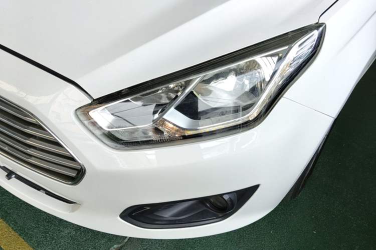 Used Ford Escort 2017 Happiness Edition 1.5L Automatic Fashion Version Left Front Headlight