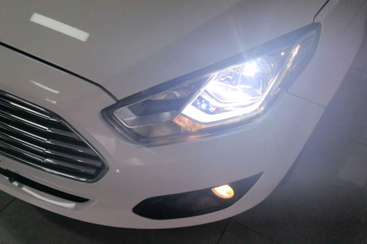Used Ford Escort 2017 Happiness Edition 1.5L Automatic Fashion Version Left Front Headlight