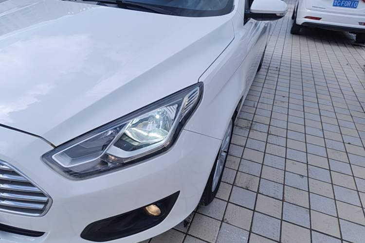 Used Ford Escort 2017 Happiness Edition 1.5L Automatic Fashion Version Left Front Headlight