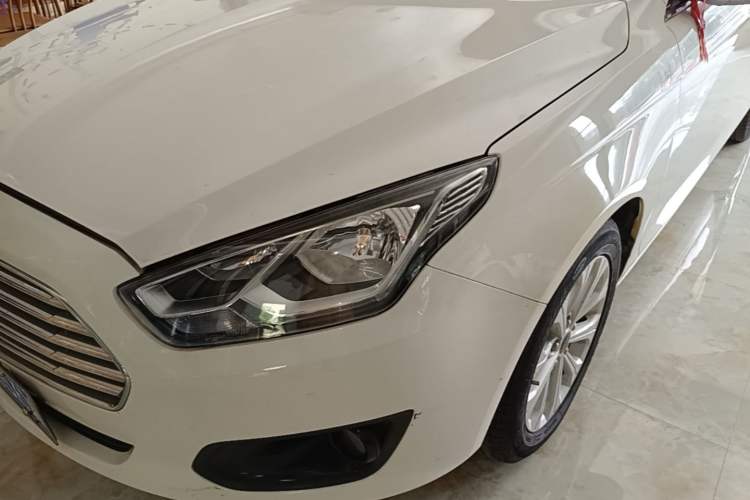 Used Ford Escort 2017 Happiness Edition 1.5L Automatic Fashion Version Left Front Headlight