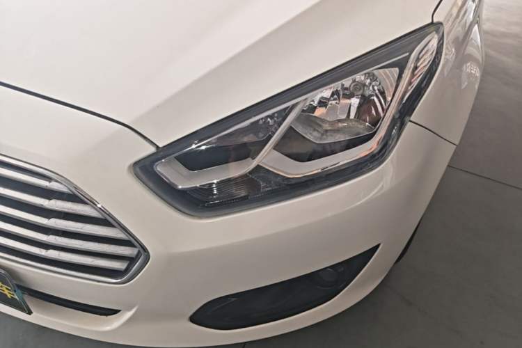 Used Ford Escort 2017 Happiness Edition 1.5L Automatic Fashion Version Left Front Headlight