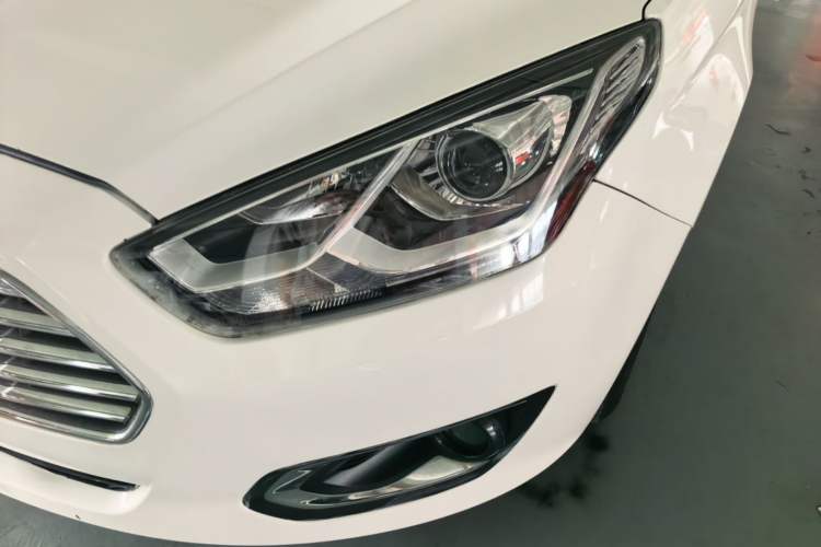 Used Ford Escort 2017 Happiness Edition 1.5L Automatic Fashion Version Left Front Headlight