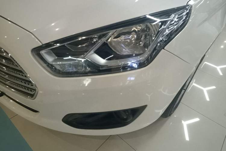 Used Ford Escort 2017 Happiness Edition 1.5L Automatic Fashion Version Left Front Headlight