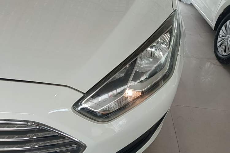 Used Ford Escort 2017 Revised Version 1.5L Automatic Comfort Edition Left Front Headlight