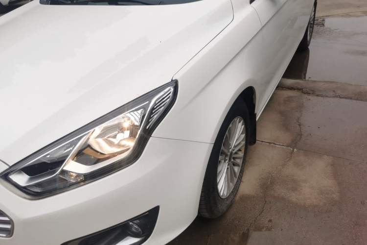 Used Ford Escort 2017 Revised Version 1.5L Manual Comfort Edition Left Front Headlight