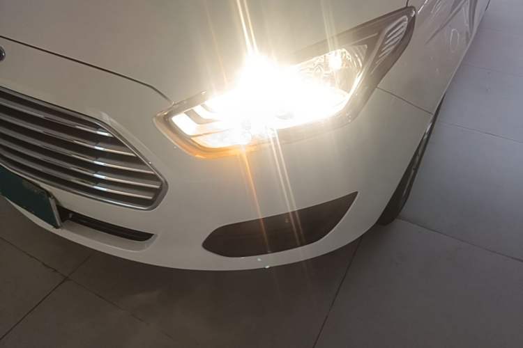 Used Ford Escort 2017 Revised Version 1.5L Manual Comfort Edition Left Front Headlight