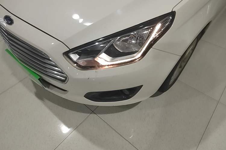 Used Ford Escort 2017 Happiness Edition 1.5L Automatic Fashion Version Left Front Headlight