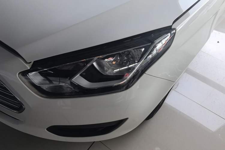Used Ford Escort 2017 Revised Version 1.5L Automatic Comfort Edition Left Front Headlight