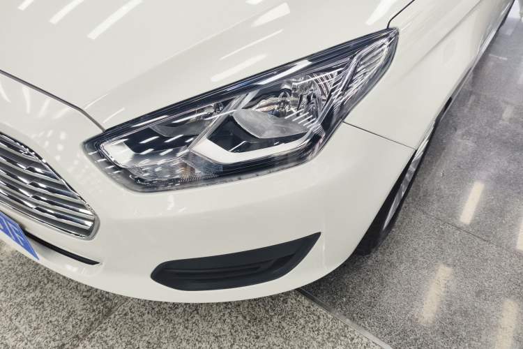 Used Ford Escort 2017 Revised Version 1.5L Automatic Comfort Edition Left Front Headlight
