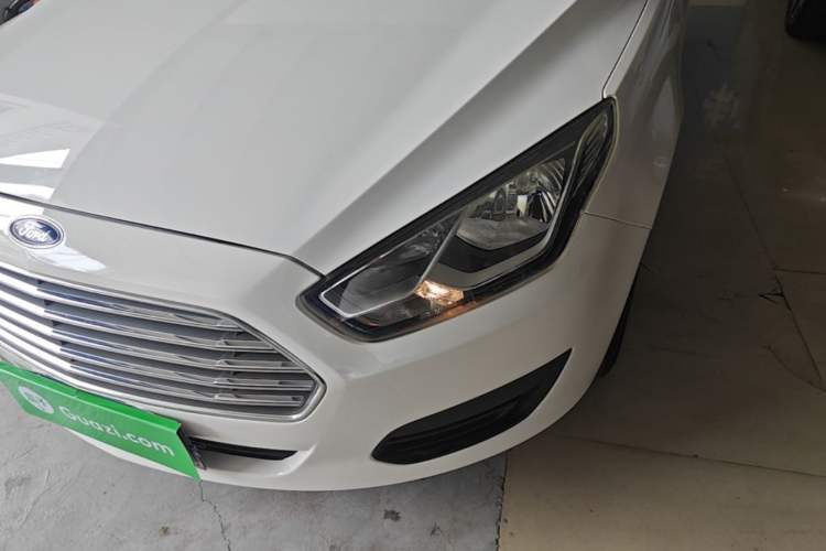 Used Ford Escort 2017 Revised Version 1.5L Manual Comfort Edition Left Front Headlight