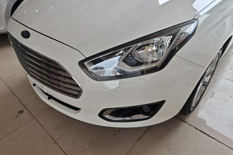 Used Ford Escort 2017 Happiness Edition 1.5L Automatic Fashion Version Left Front Headlight
