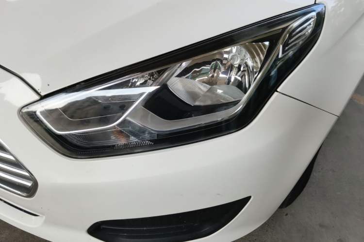 Used Ford Escort 2017 Revised Version 1.5L Automatic Comfort Edition Left Front Headlight