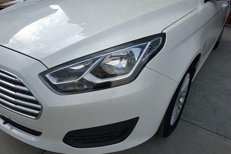 Used Ford Escort 2017 Revised Version 1.5L Manual Comfort Edition Left Front Headlight