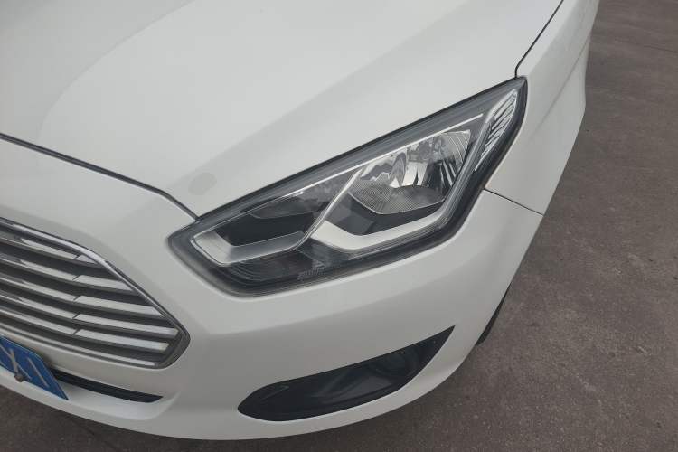 Used Ford Escort 2017 Happy Edition 1.5L Manual Fashion Model Left Front Headlight
