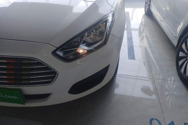 Used Ford Escort 2017 Revised Version 1.5L Manual Comfort Edition Left Front Headlight
