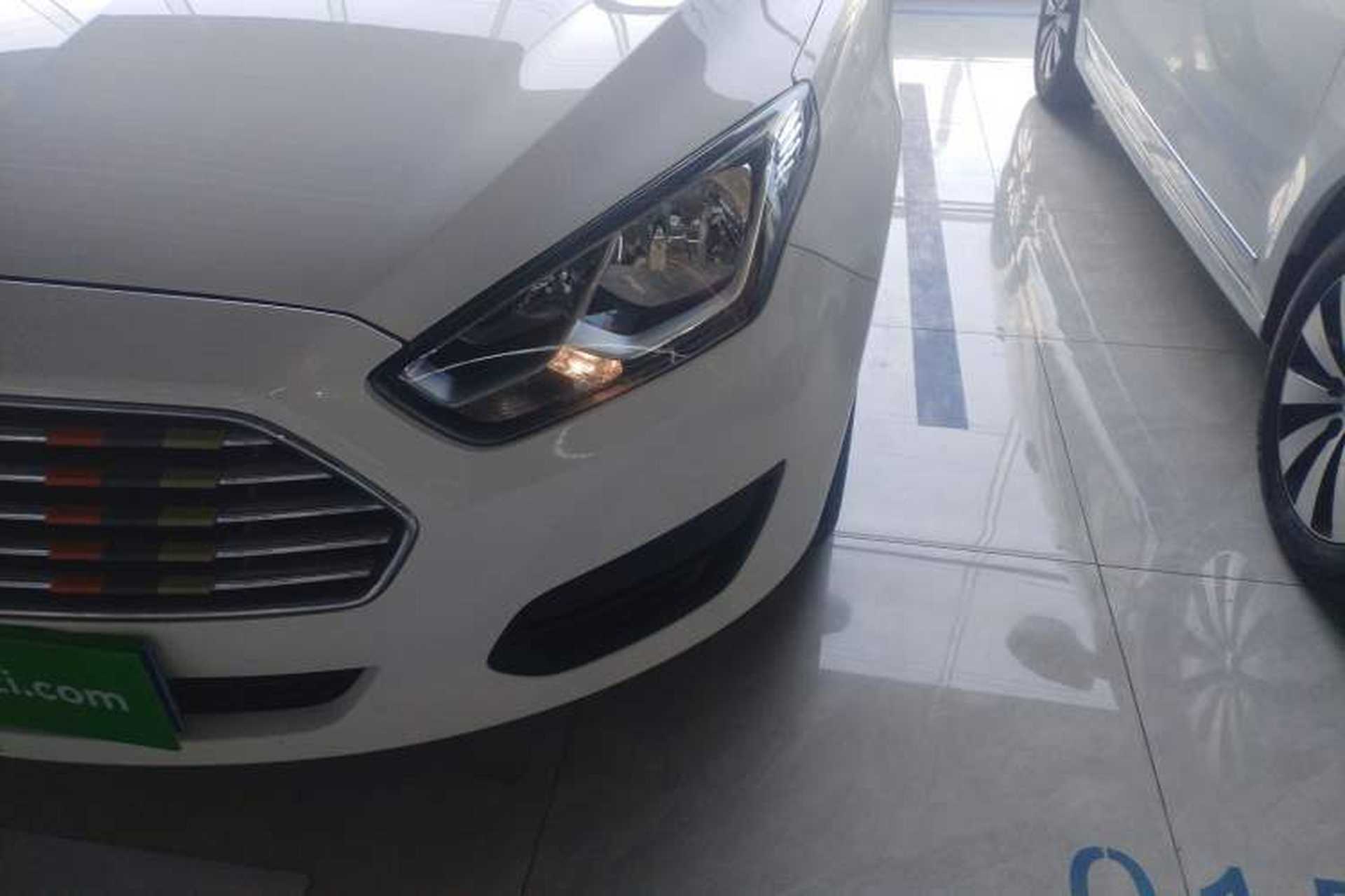 Used Ford Escort 2017 Revised Version 1.5L Manual Comfort Edition Left Front Headlight